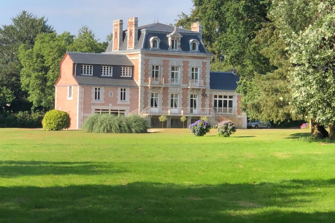Chateau De La Chasse Beauvais Romagne  Zewnętrze zdjęcie